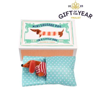 29648-mini-sausage-dog-in-a-little-boxjpg-final-listed-gift-of-the-year-2023.jpg Mini teckel dans sa boîte