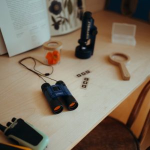 Kidybinocular-08231-scaled.jpg KIDYBINOCULAR Jumelles Antichoc – Bleues