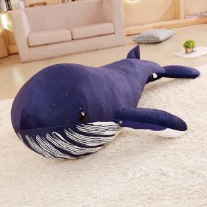 grand-jouet-en-peluche-de-baleine-bleue_main-5-min.jpg Peluche géante baleine 120 cm