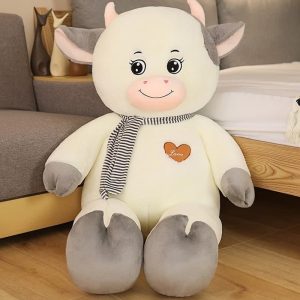 grey-scarf_jouets-en-peluche-de-vache-de-reve-60-8_variants-1-min.jpg Peluche géante vache 80 cm